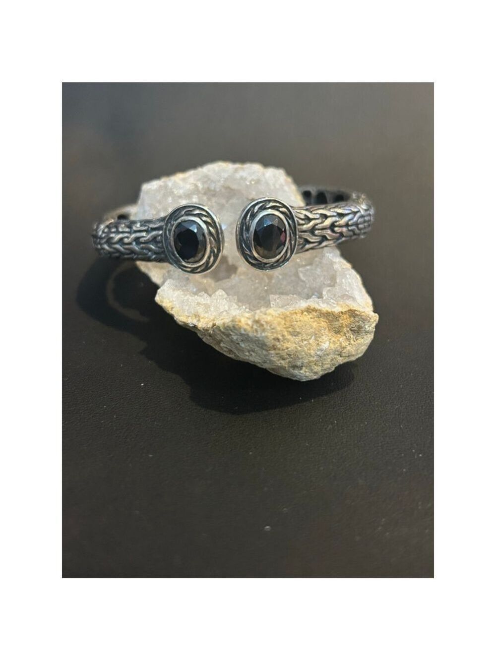 Gorgeous sterling silver Bracelet with dark purple stone Size 6.
